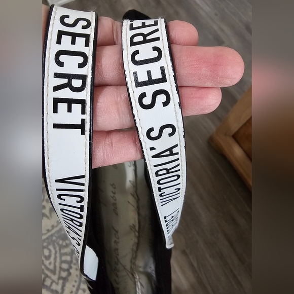 Victoria's Secret Black and White Tote EUC - Picture 11 of 16